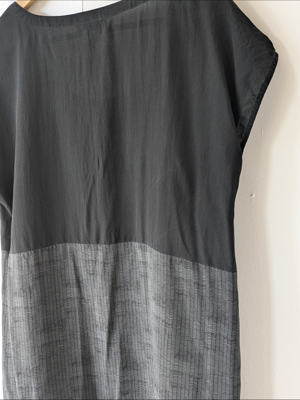 Eileen Fisher 100% Silk Sleeveless Black Gray Blouse Size Small - Picture 5 of 13